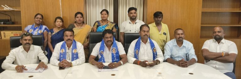 साताऱ्यात महावितरण कंपनीच्या चुकीच्या कामकाजा विरोधात आर.पी.आय.(अ. गट) मैदानात.