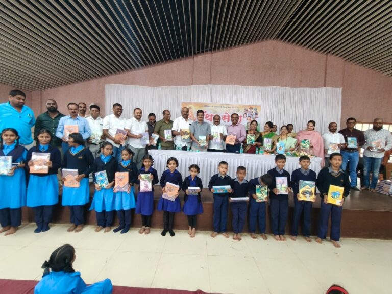 पाचगणीतील पालिकेच्या ३५० हून अधिक विद्यार्थ्यांना पँथर सेनेच्या वतीने शैक्षणिक साहित्याचे वाटप