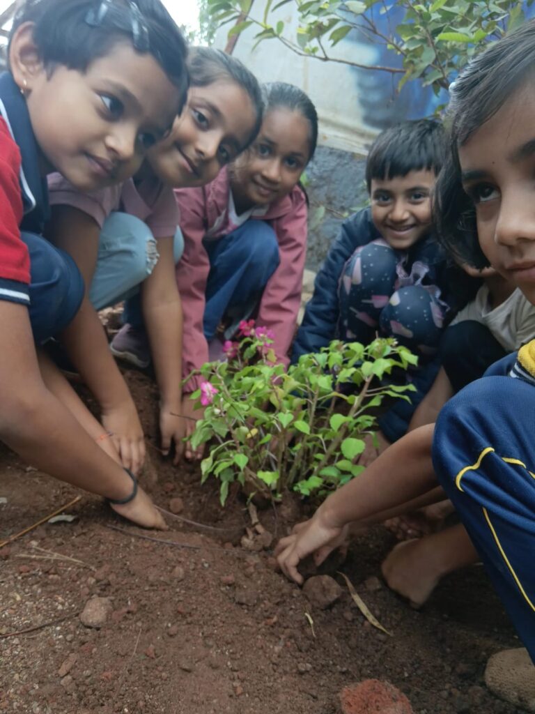 पर्यावरण रक्षणाचा नवा संकल्प! पाचगणीच्या ज्ञानगंगा हायस्कूलमध्ये वृक्षारोपण सोहळा उत्साहात संपन्न