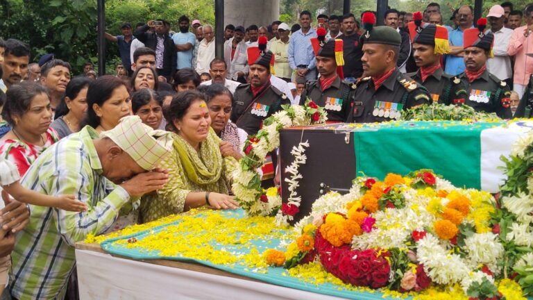 कर्तव्यनिष्ठ जवान तुषार भिलारे अनंतता विलीन; शासकीय इतमामात पवारवाडीत अखेरचा निरोप