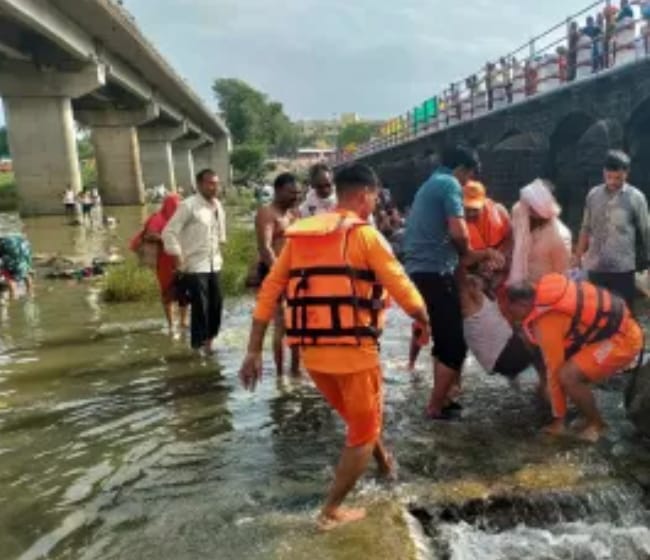 एनडीआरएफच्या मदतीने सातारा हद्दीतील नदी पात्रात वारकऱ्याला विठ्ठल भेटला…