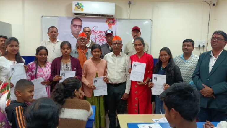 वाढदिवसाचे औचित्य साधत संभाजी भिलारे गुरुजींचा डिजिटल साक्षरतेचा ध्यास; ५० गरजू विद्यार्थ्यांना मोफत ‘MS-CIT’ चे बळ!