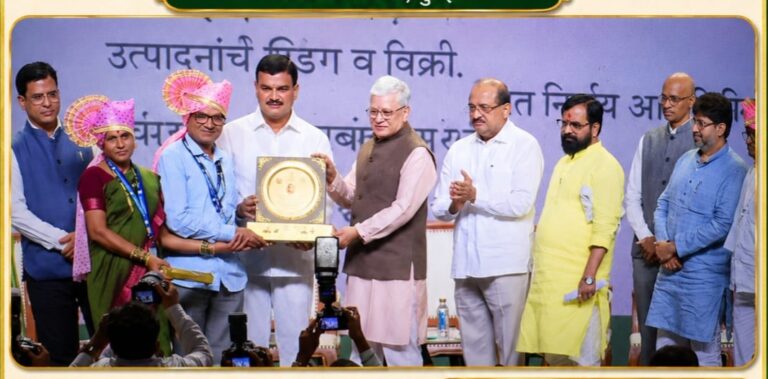 भिलारचे प्रगतशील शेतकरी गणपतराव पार्टे यांना राज्यस्तरीय ‘वसंतराव नाईक कृषिभूषण पुरस्कार’ प्रदान : मुंबईत राज्यपाल आणि मुख्यमंत्र्यांच्या हस्ते गौरव; स्ट्रॉबेरी पिकातील नाविन्यपूर्ण प्रयोगाची घेतली दखल