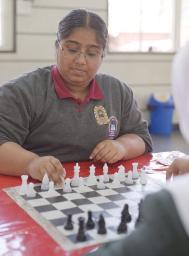 बिलिमोरिया हायस्कूलमध्ये बुद्धिबळ स्पर्धा सुरू; ३६६ विद्यार्थ्यांचा सहभाग