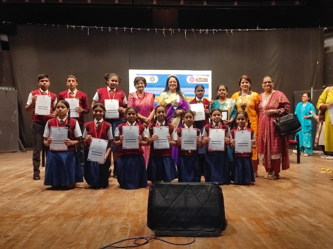 जर्मन-फ्रेंच भाषेत पाचगणीचा झेंडा; विद्या निकेतनच्या ११ विद्यार्थ्यांचा पुण्यात राज्यस्तरीय गौरव
