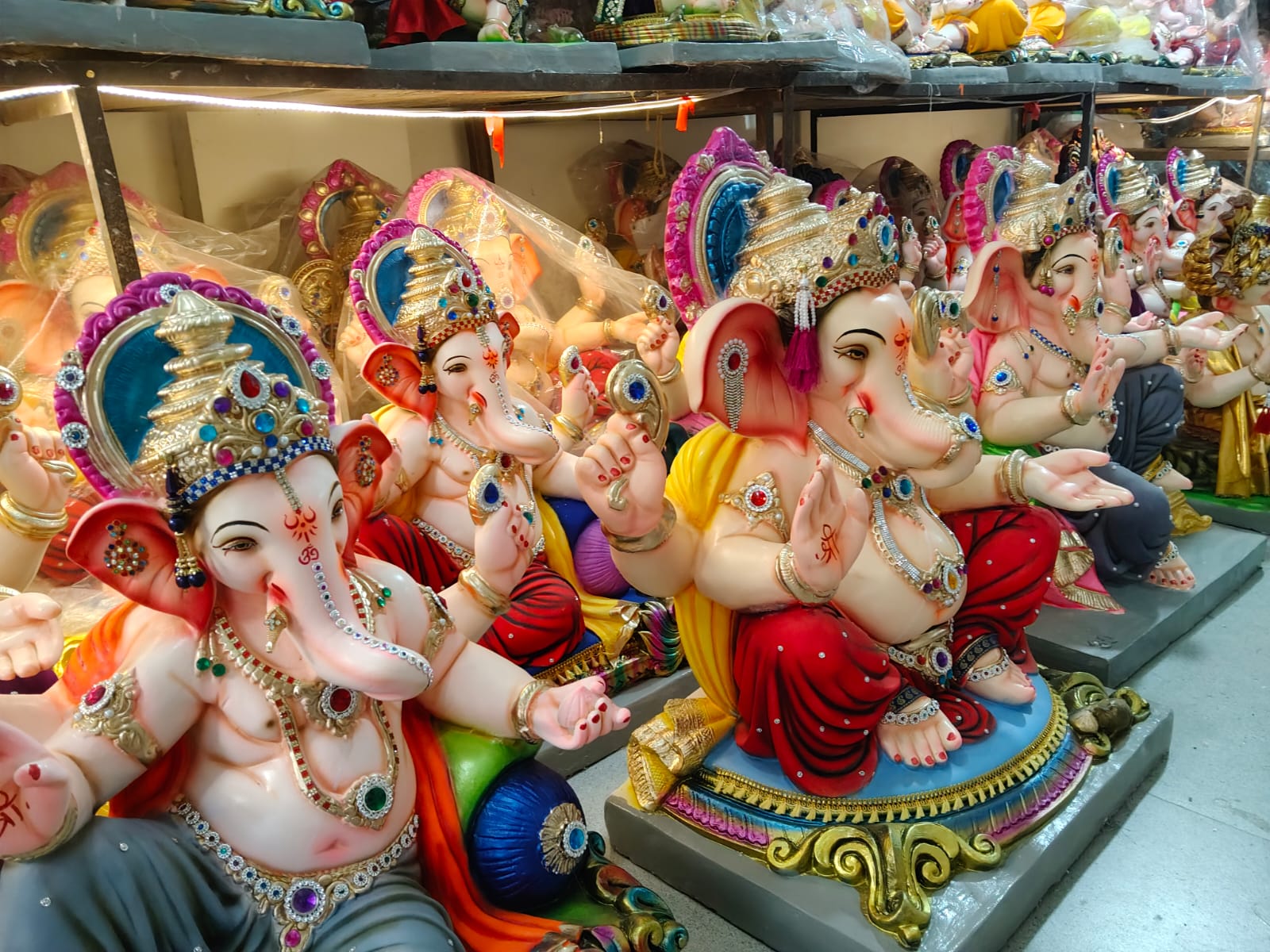 कराडच्या बाजारात महागाईचा ‘श्रीं’ना फटका; गणेशमूर्तींच्या किंमतीत यंदा २० टक्क्यांनी वाढ