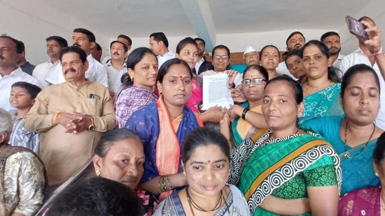 तांबखडा स्टोन क्रशर प्रकल्पाला महिलांचा तीव्र विरोध