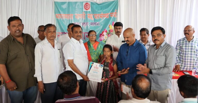 साताऱ्यात आई-वडिलांची स्मृती जपण्यासाठी विद्यार्थ्यांना शिष्यवृत्ती…..