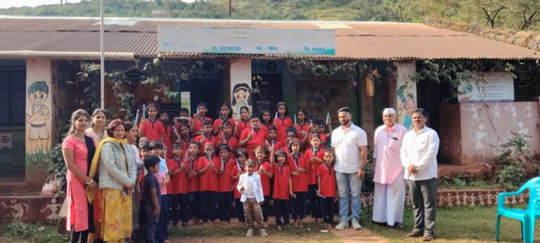 माजी विद्यार्थ्याच्या दातृत्वाने गोडवलीतील शाळा नटली; ३९ विद्यार्थ्यांना क्रीडा गणवेश भेट ; ‘स्पोर्टिका फिटनेस’च्या संजय मालुसरे यांचा कौतुकास्पद उपक्रम