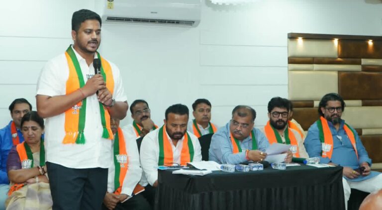 शिक्षक व पदवीधर उमेदवार राजकीय पक्षाच्या दावणीला बांधले हेच दुर्दैव- अँड .वैभव मोरे- पाटील