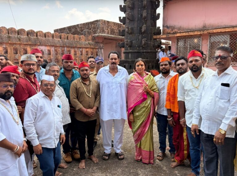 खासदार उदयनराजे भोसले यांच्याकडून प्रतापगडावर श्री तुळजाभवानीचरणी राज्यभरात चांगला पाऊस पडण्यासाठी साकडे